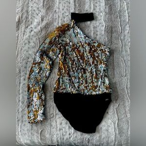 XS JADED LONDON-one shoulder sequin bodysuit. Clips underneath.GREAT FOR NYE